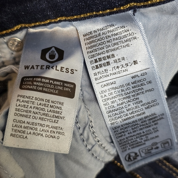 Levis Jeans Womens Size 6 W28 L32 Blue Classic Bootcut Dark Wash Denim MidRise - Picture 4 of 16